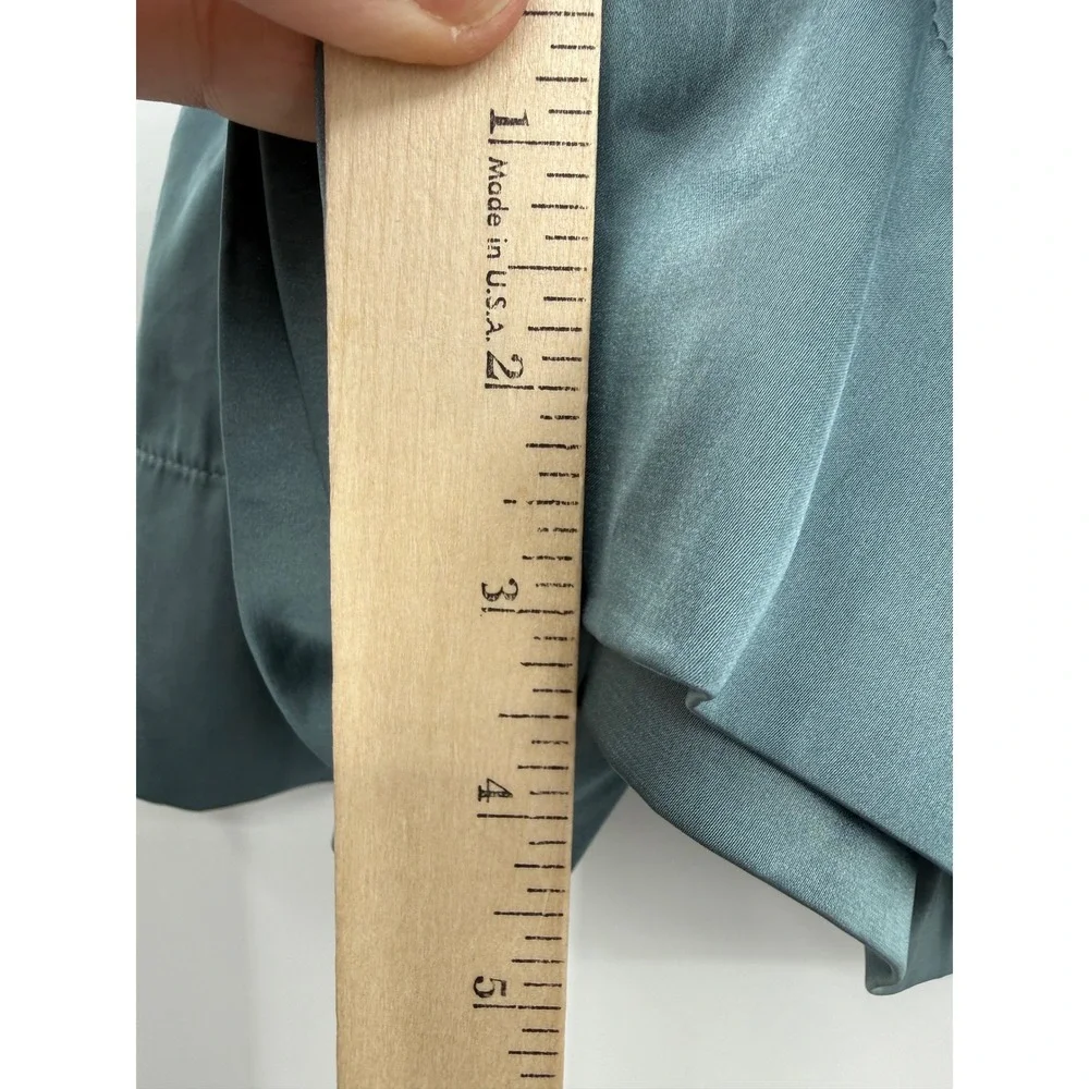 Natural Life Shorts Womens‎ Small Teal Smocked Waist Satin Boho Daisy Detail